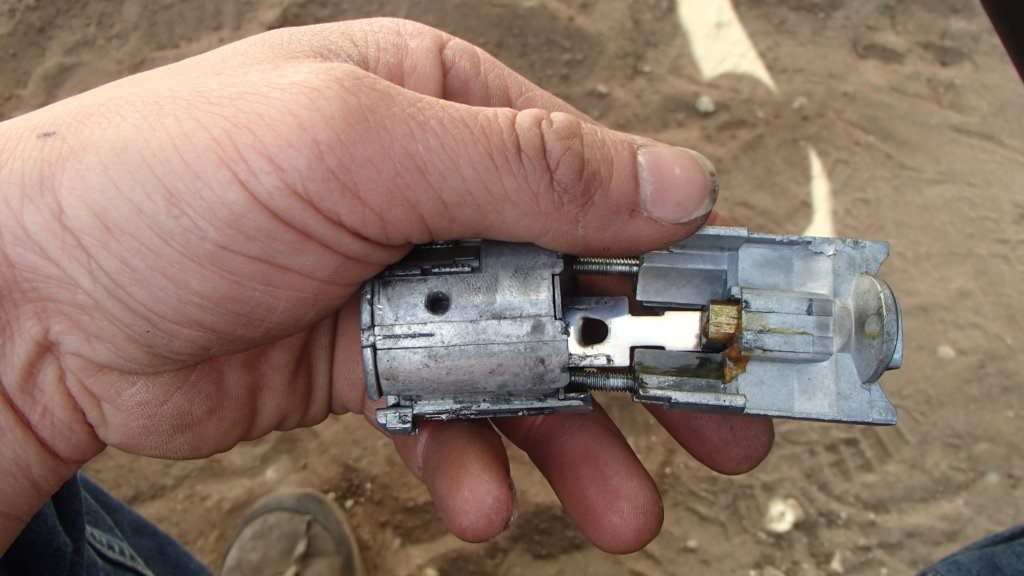 Gyújtáskapcsoló szorult