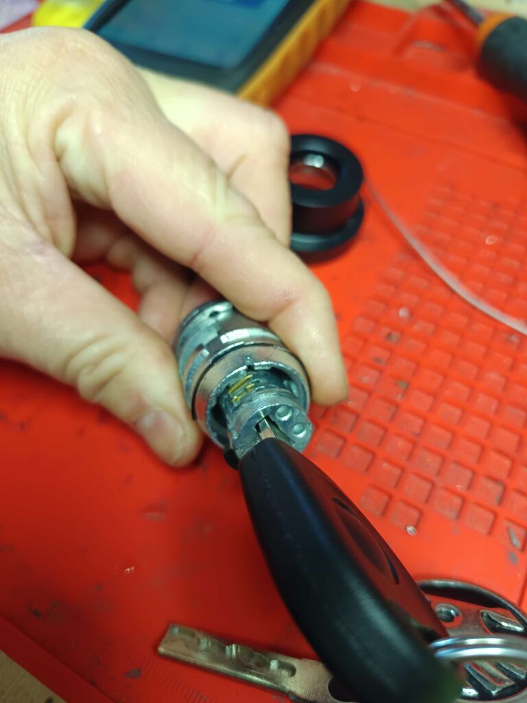 Autó ajtózár javítás – szinte biztos, hogy menthető! 1 autó ajtózár javítás