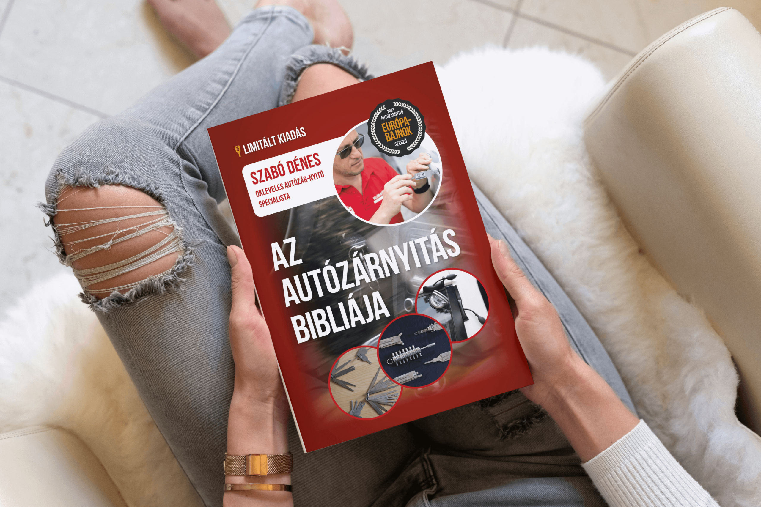 Megjelent Az autózárnyitás Bibliája könyvem! 3 Autózárnyitás bibliája könyv kézben